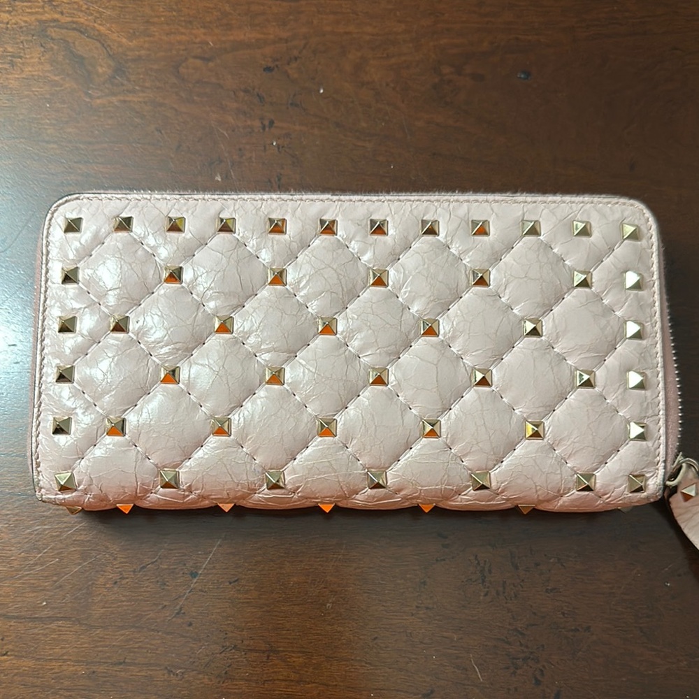 Valentino Rockstud wallet. Light pink Quilted Wallet with Gold Studs.